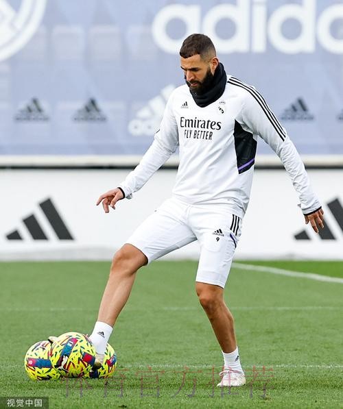 皇马今日进行日常训练 本泽马已回归球队合练 皇马今日进行日常训练 本泽马已回归球队合练